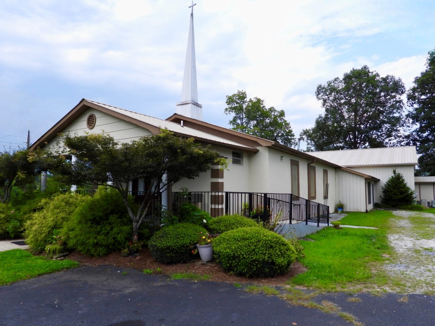 The current Soapstone Baptist Church building with its steeple